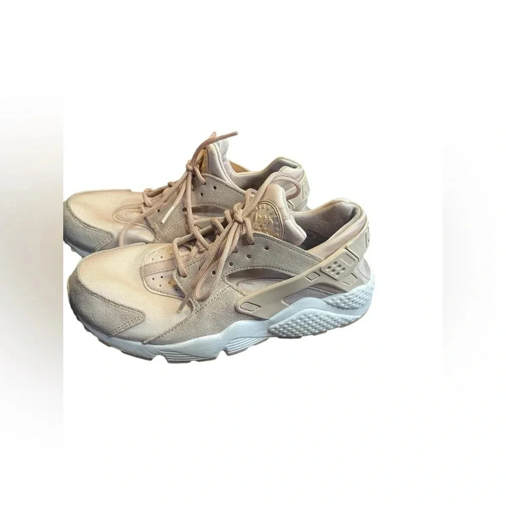 Nike Women's Air Huarache Run
Particle Beige rose gold BV1170 200 Size 7.5 - Picture 5 of 7